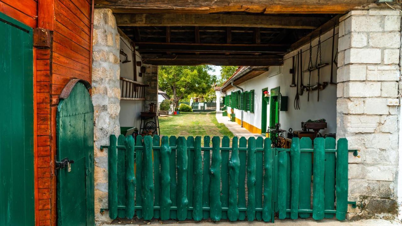 Отель Zsambeki Vendeghaz -Anno1815- Экстерьер фото